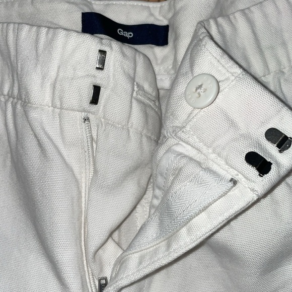 Gap white khaki shorts. Size 14 - Picture 4 of 5